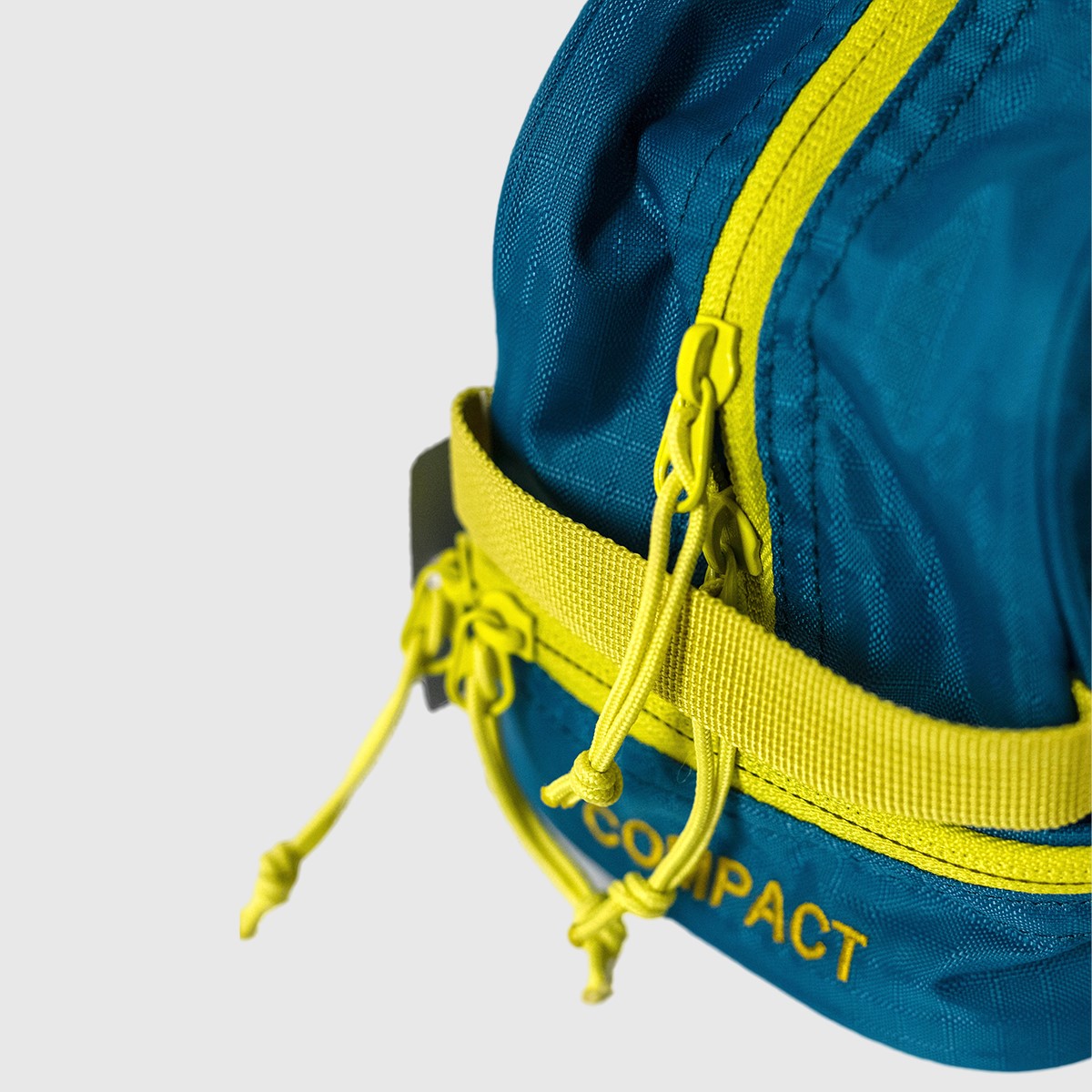 MALEVE Compact 5L Bag Lyons Blue