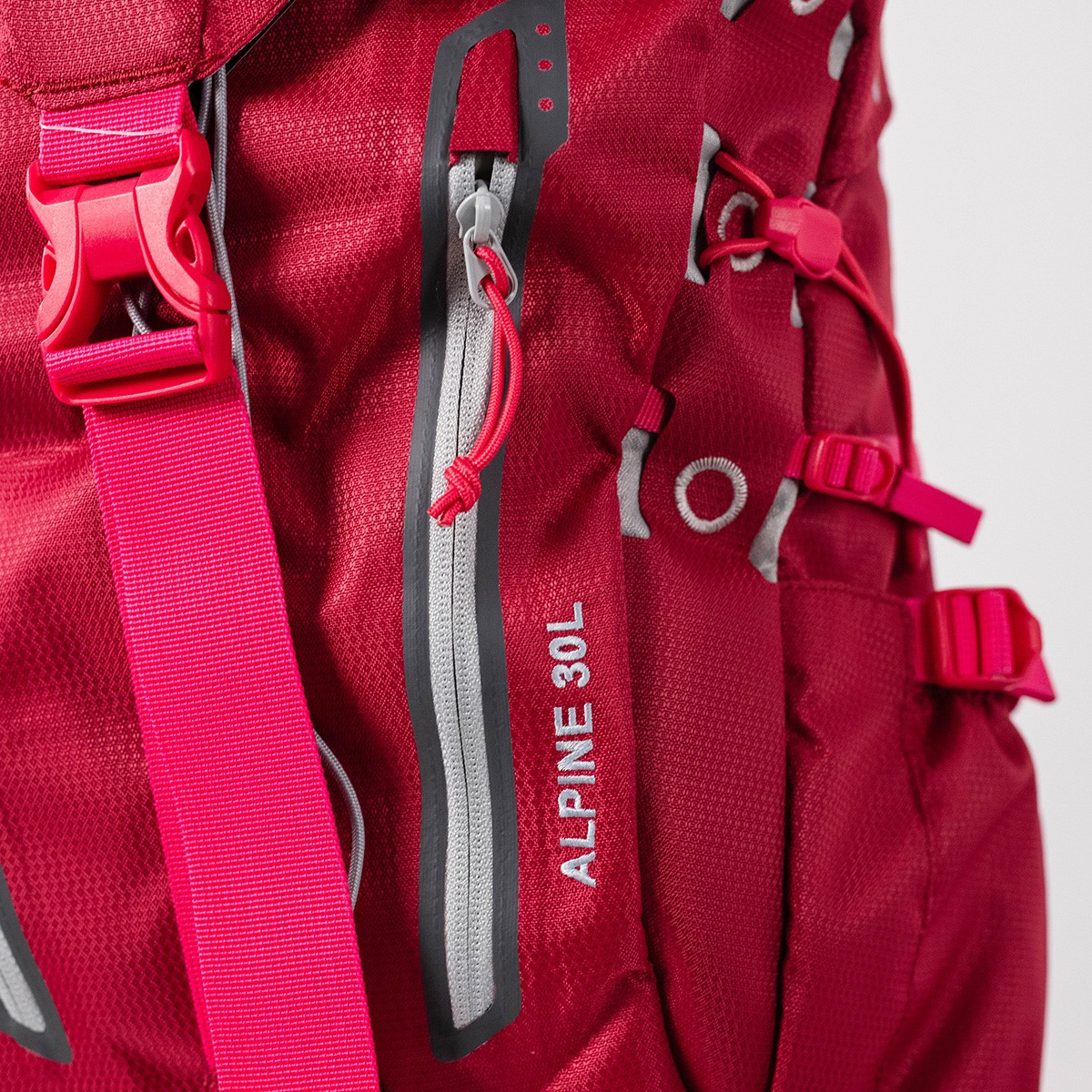 MALEVE Alpine 30L Backpack Standard