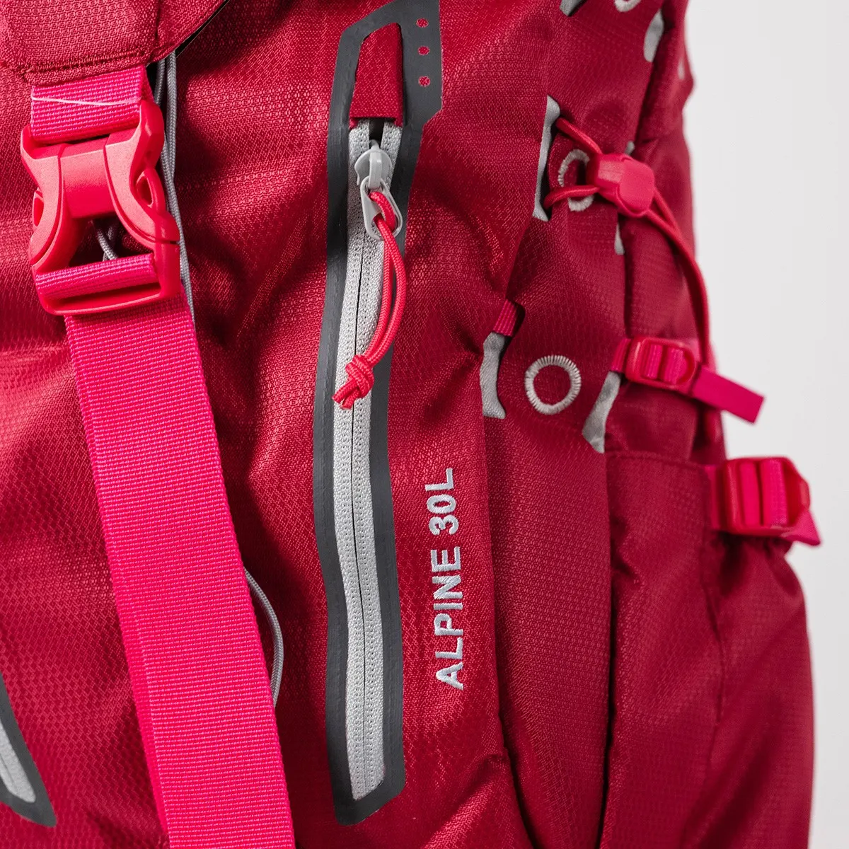 MALEVE Alpine 30L Backpack Standard